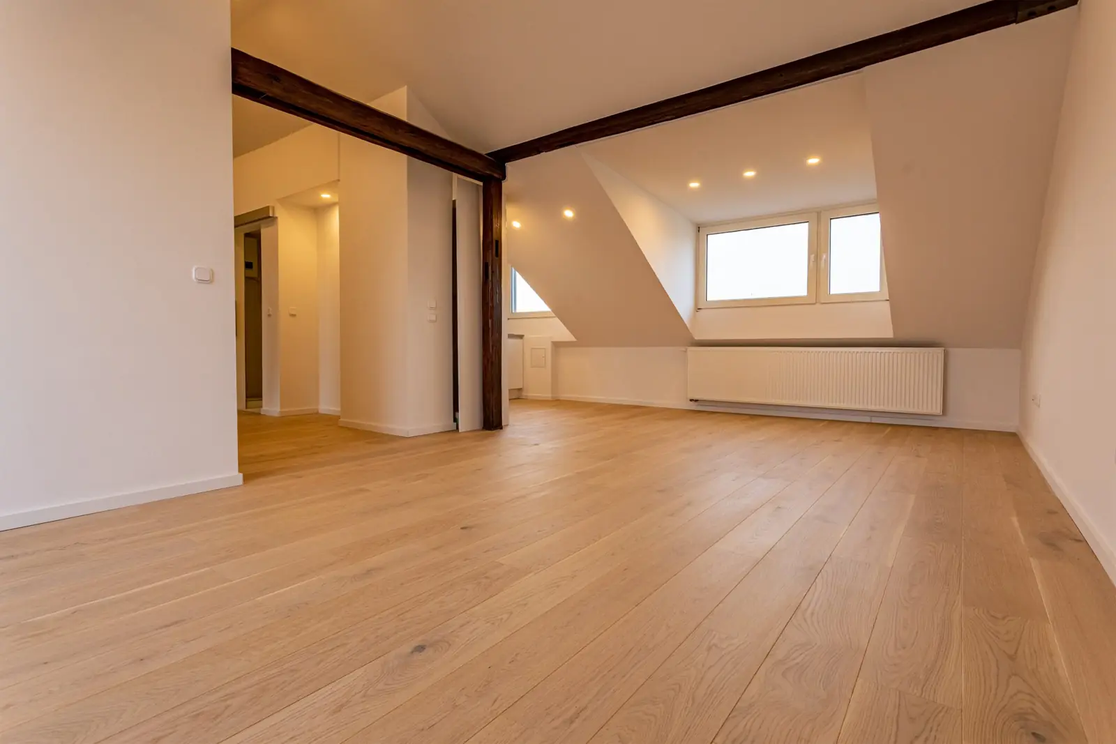 Dachgeschosswohnung mit Holzbalken in Düsseldorf-Oberbilk